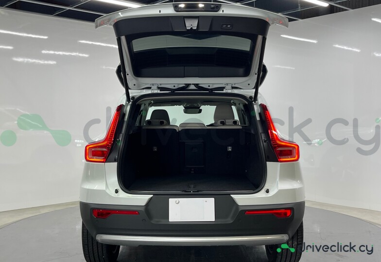 Volvo XC40 White