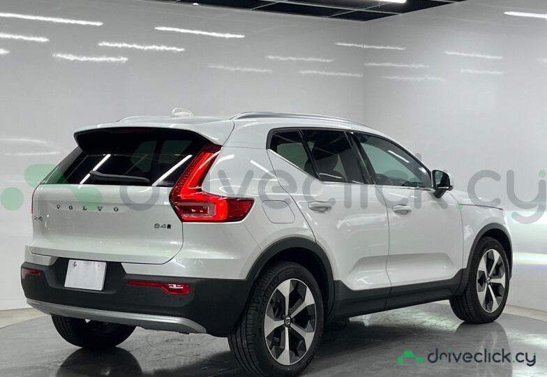 Volvo XC40 White