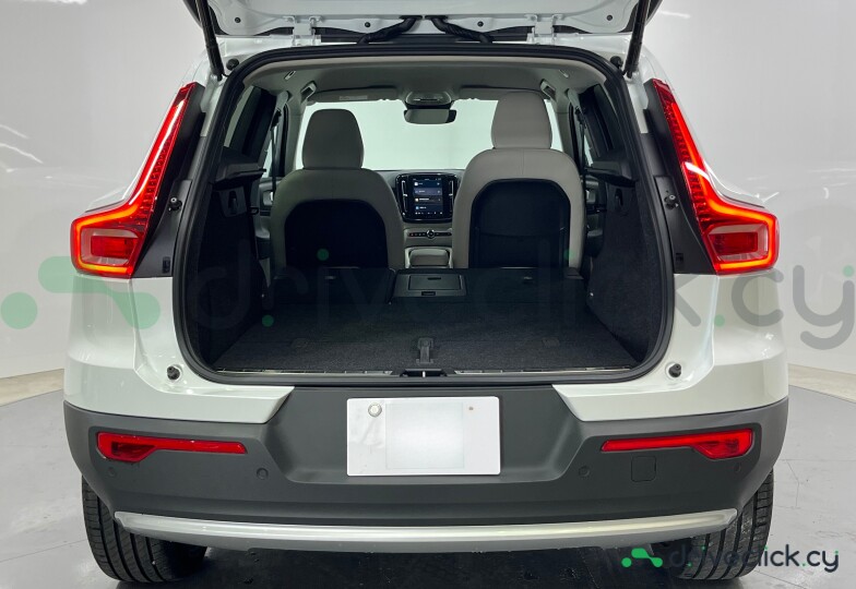 Volvo XC40 White