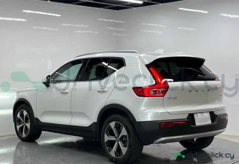 Volvo XC40 White