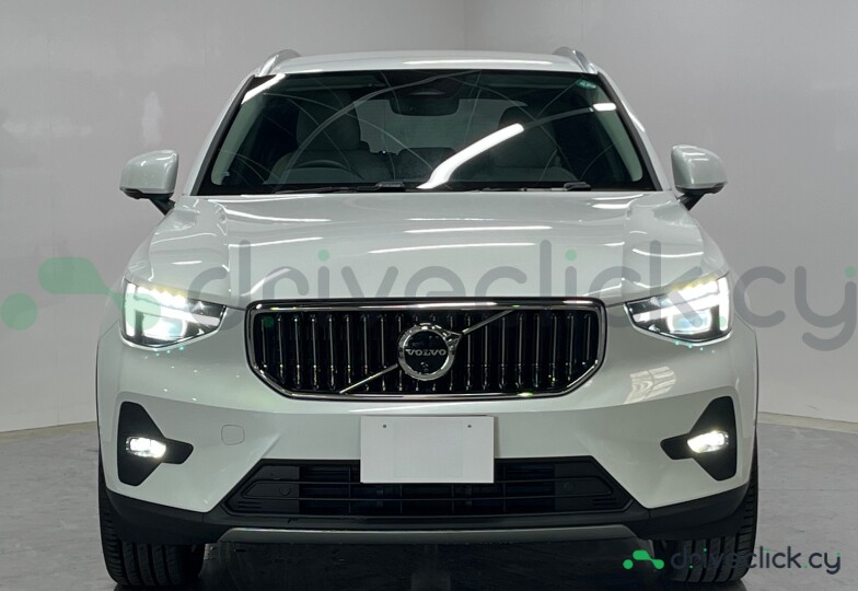 Volvo XC40 White