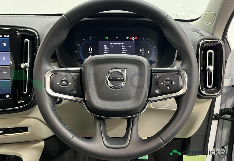 Volvo XC40 White