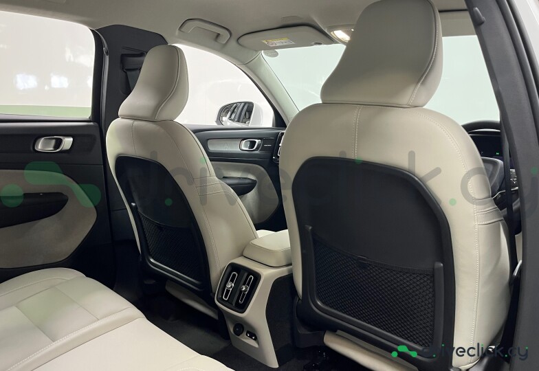 Volvo XC40 White