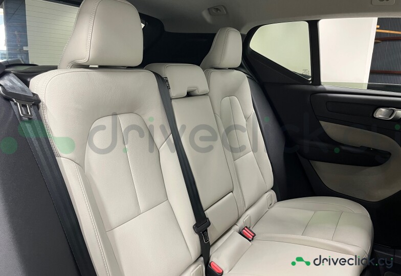 Volvo XC40 White
