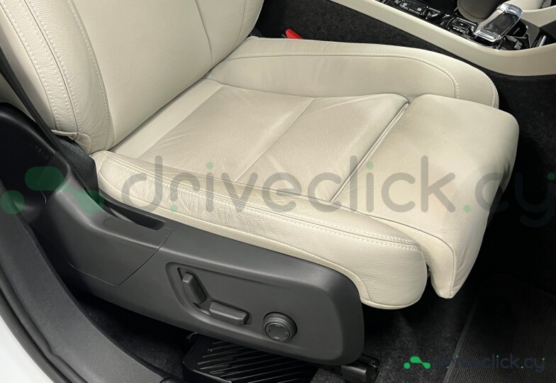 Volvo XC40 White