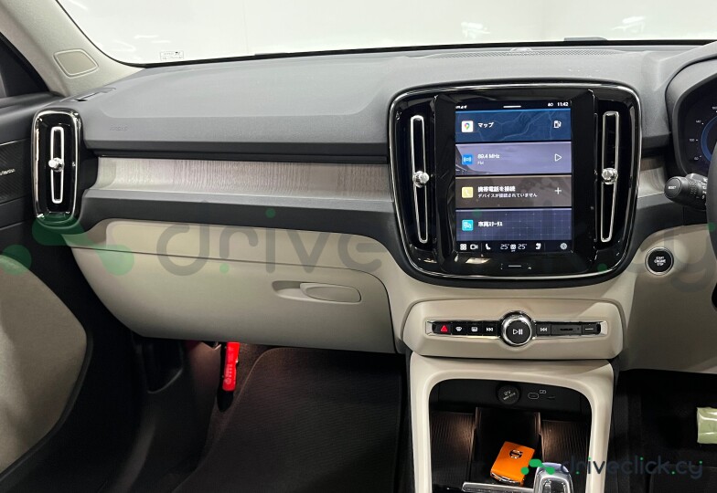 Volvo XC40 White