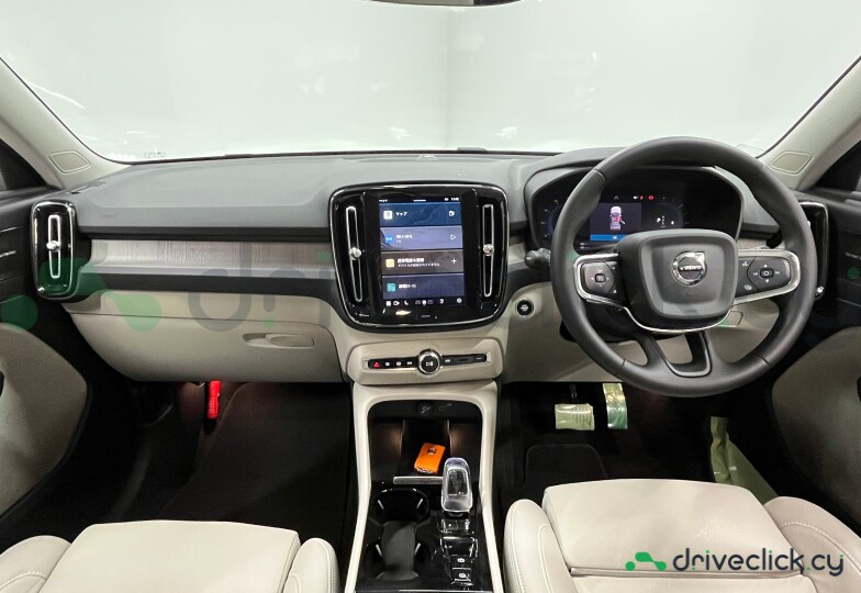 Volvo XC40 White