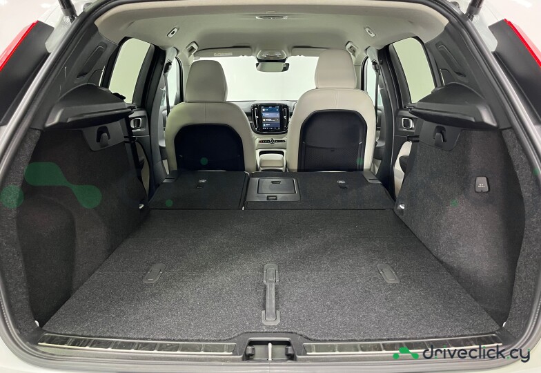 Volvo XC40 White