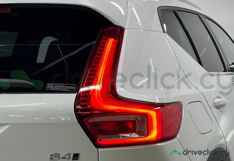 Volvo XC40 White