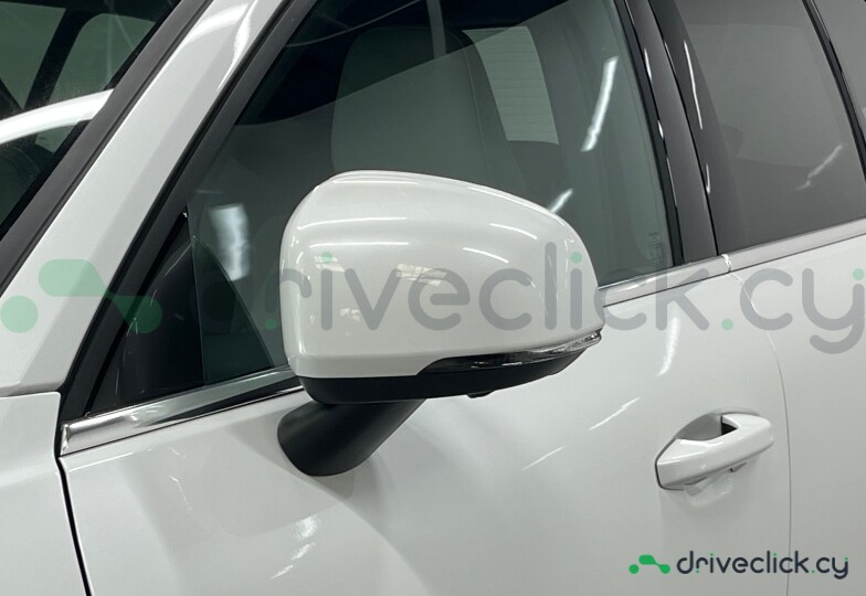 Volvo XC40 White