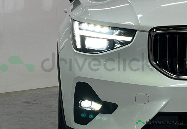 Volvo XC40 White