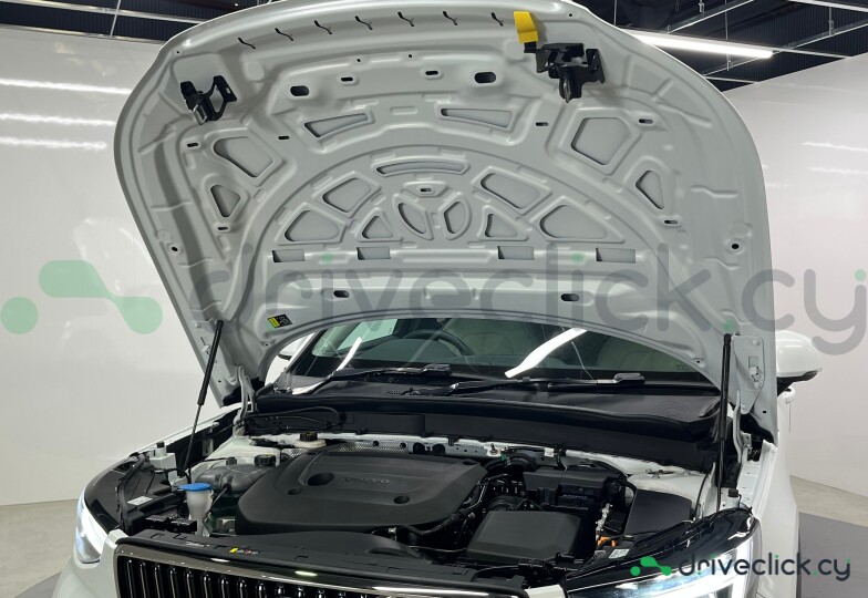 Volvo XC40 White