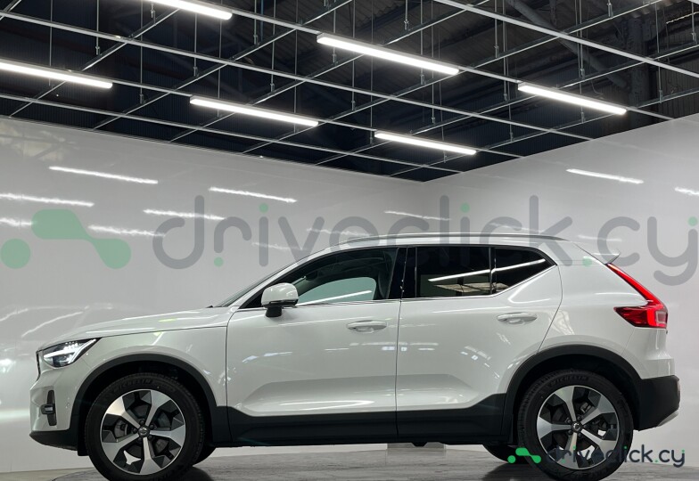 Volvo XC40 White