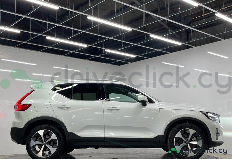 Volvo XC40 White