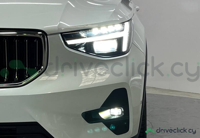 Volvo XC40 White