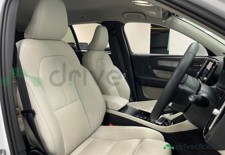 Volvo XC40 White
