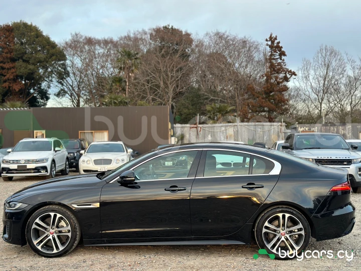Jaguar XE Black