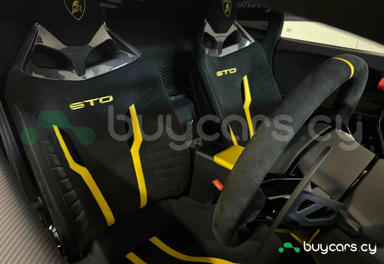 Lamborghini Huracan Blue