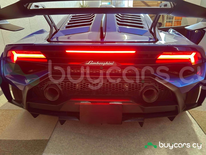 Lamborghini Huracan Blue