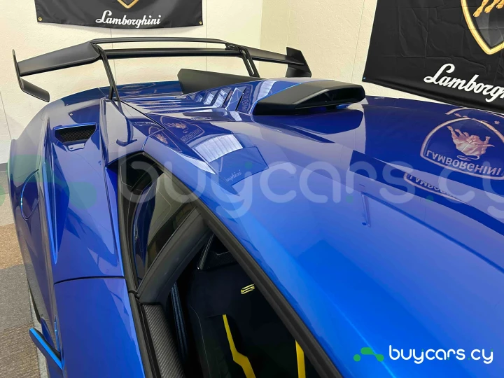 Lamborghini Huracan Blue