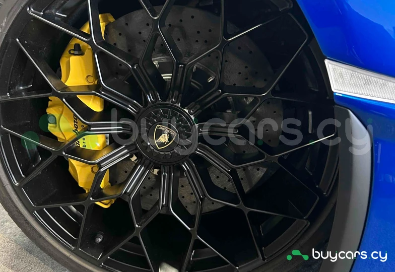 Lamborghini Huracan Blue