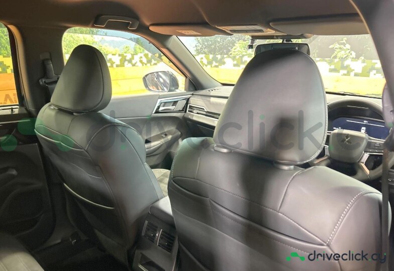 Mitsubishi Outlander Черный