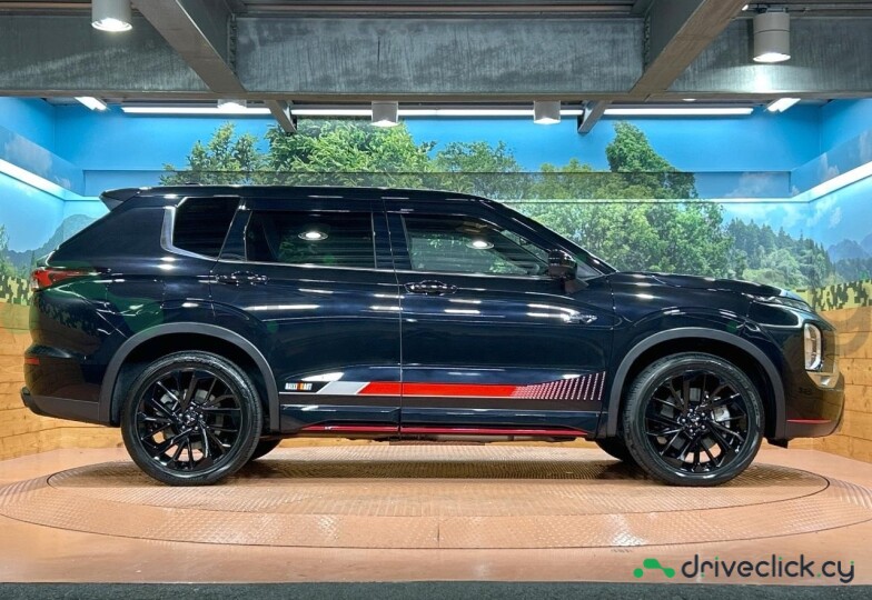 Mitsubishi Outlander Черный