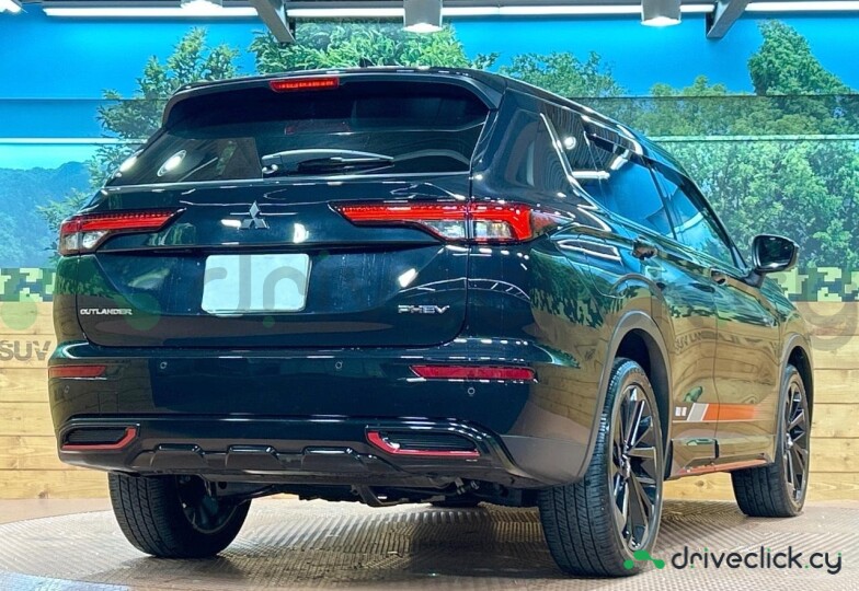 Mitsubishi Outlander Черный