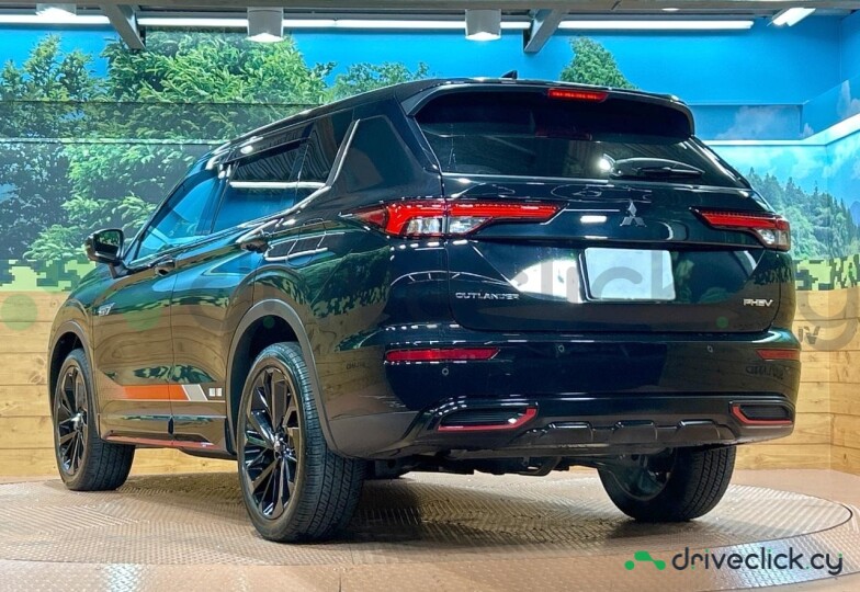 Mitsubishi Outlander Черный