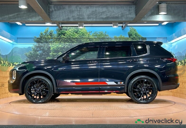 Mitsubishi Outlander Черный