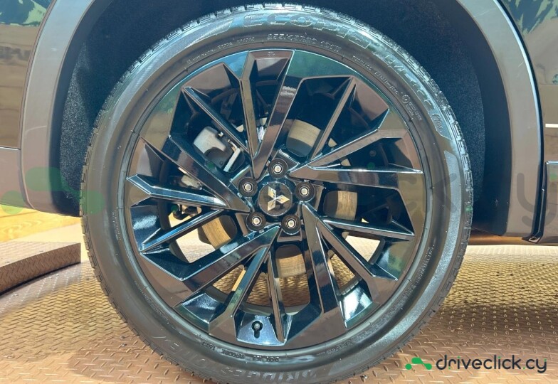 Mitsubishi Outlander Черный