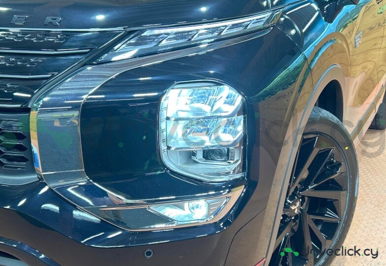 Mitsubishi Outlander Черный