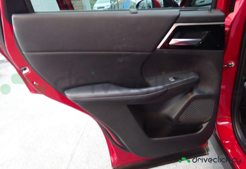 Mitsubishi Outlander Красный