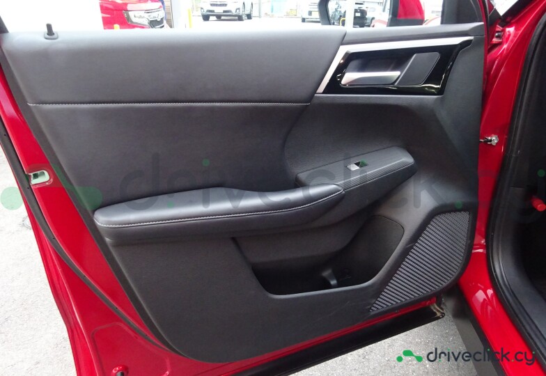 Mitsubishi Outlander Красный