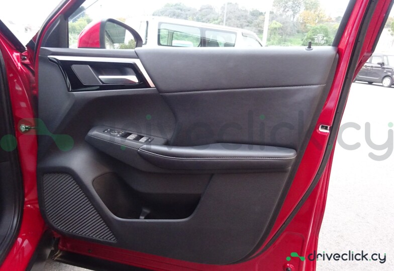 Mitsubishi Outlander Красный