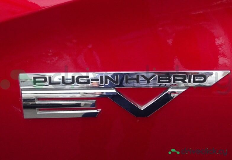 Mitsubishi Outlander Красный