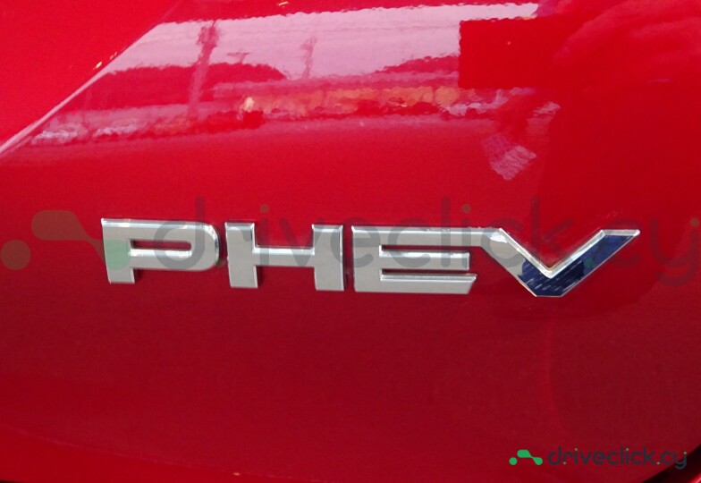Mitsubishi Outlander Красный