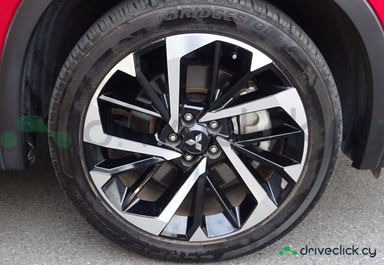 Mitsubishi Outlander Красный