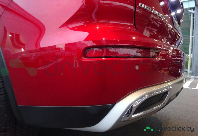 Mitsubishi Outlander Красный