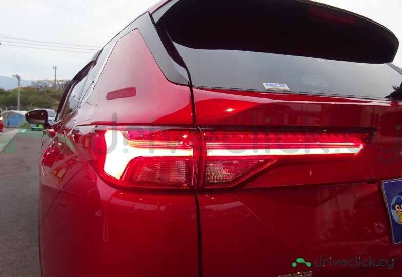 Mitsubishi Outlander Красный