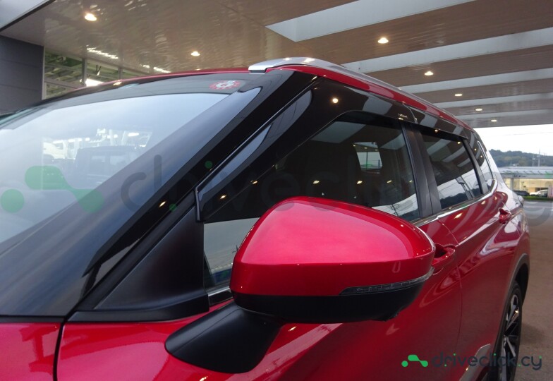 Mitsubishi Outlander Красный