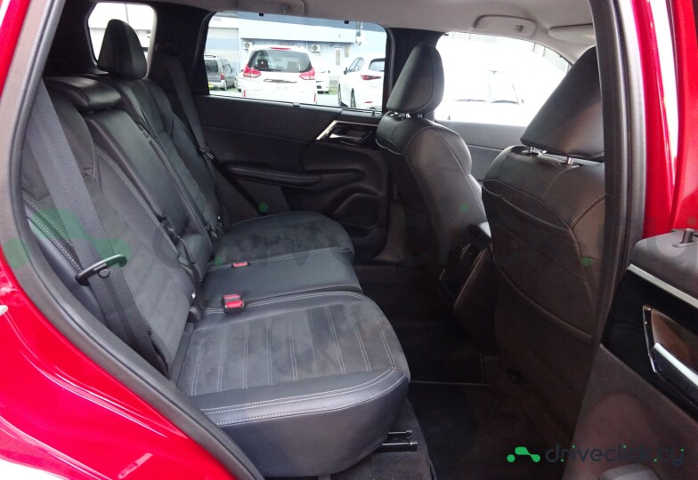 Mitsubishi Outlander Красный