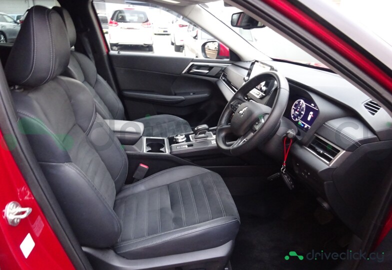 Mitsubishi Outlander Красный
