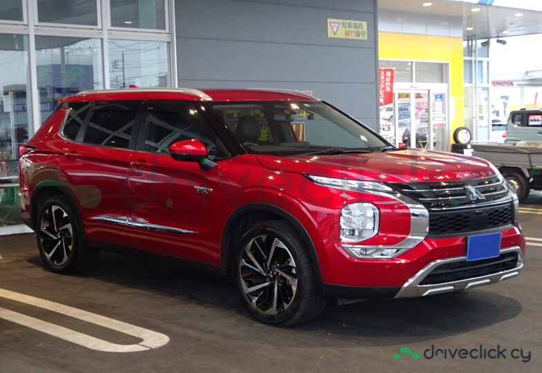 Mitsubishi Outlander Красный