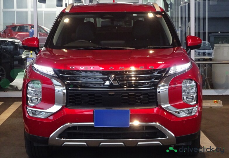 Mitsubishi Outlander Красный