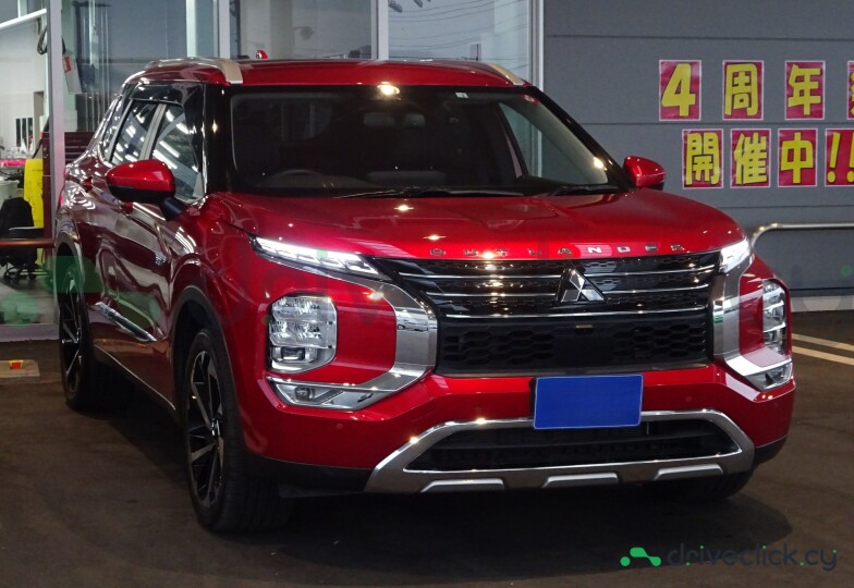 Mitsubishi Outlander Красный