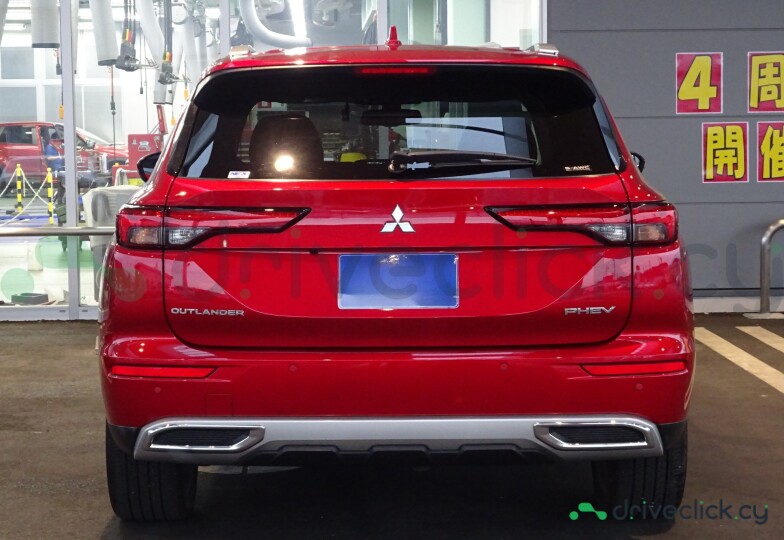 Mitsubishi Outlander Красный