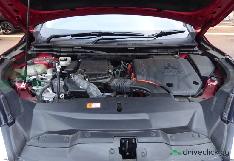 Mitsubishi Outlander Красный