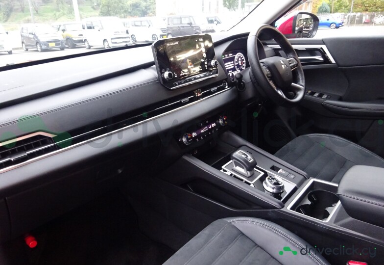 Mitsubishi Outlander Красный