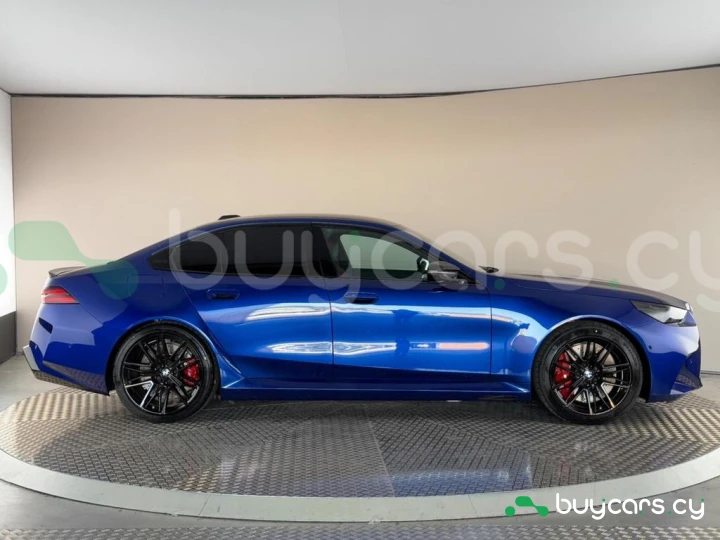 BMW M5 Синий